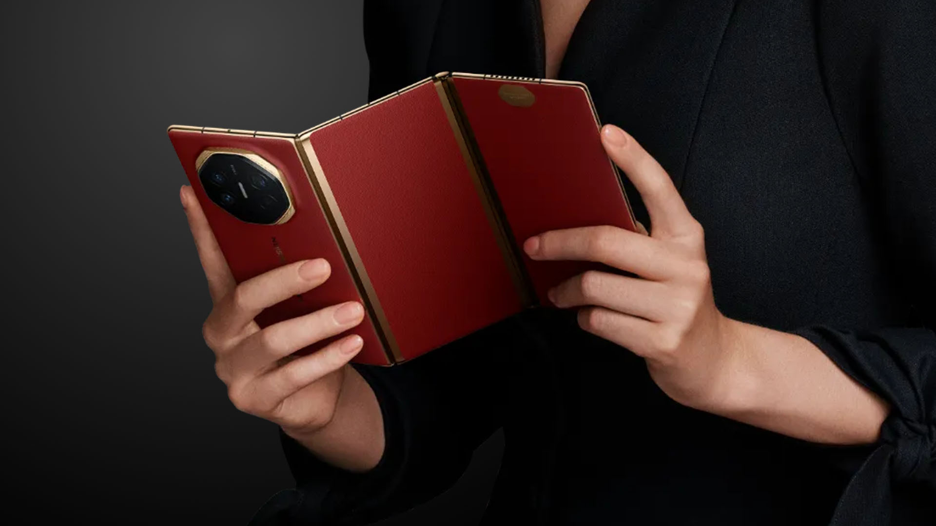 huawei mate xt first tri foldable phone